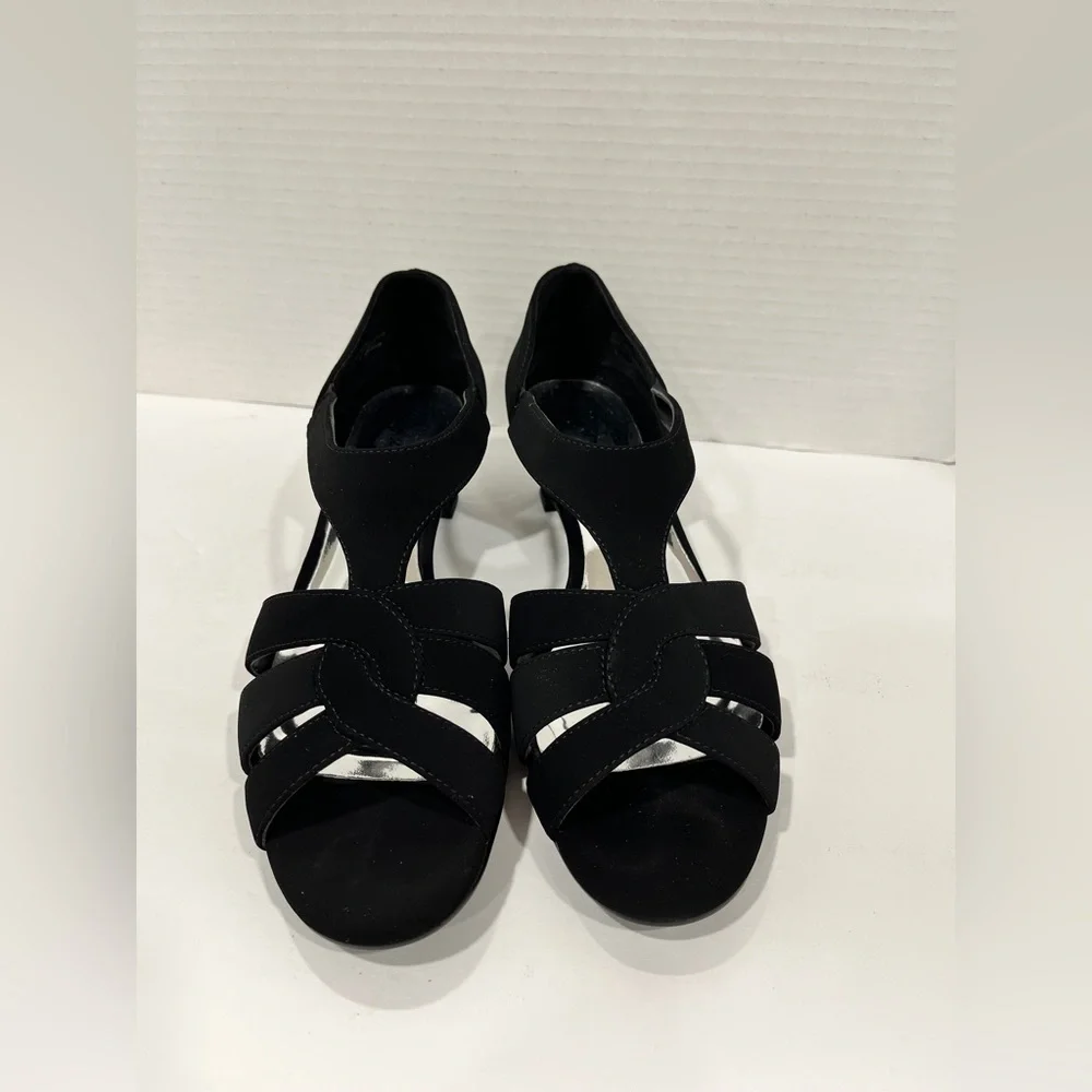 Easy Street Womens Essie Heeled‎ Sandals. Size 8.5. Color: Black